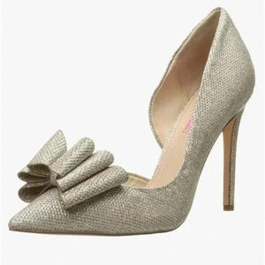 BETSEY JOHNSON Prince Champagne Gold Glitter Bow Stiletto High Heel Size 9